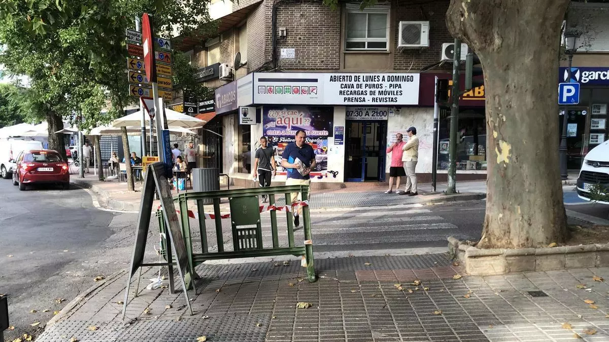 Virgen de la Montaña y los percances por las baldosas rotas en Cáceres: "El otro día se cayó de boca una señora"