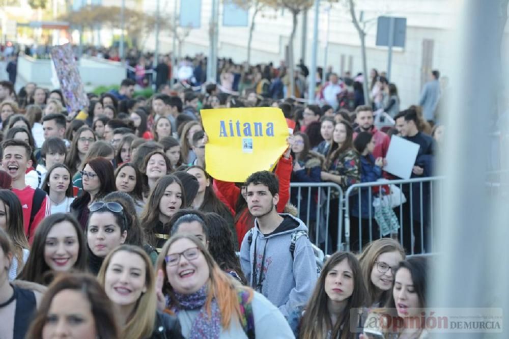 Firma de discos de Aitana en Murcia
