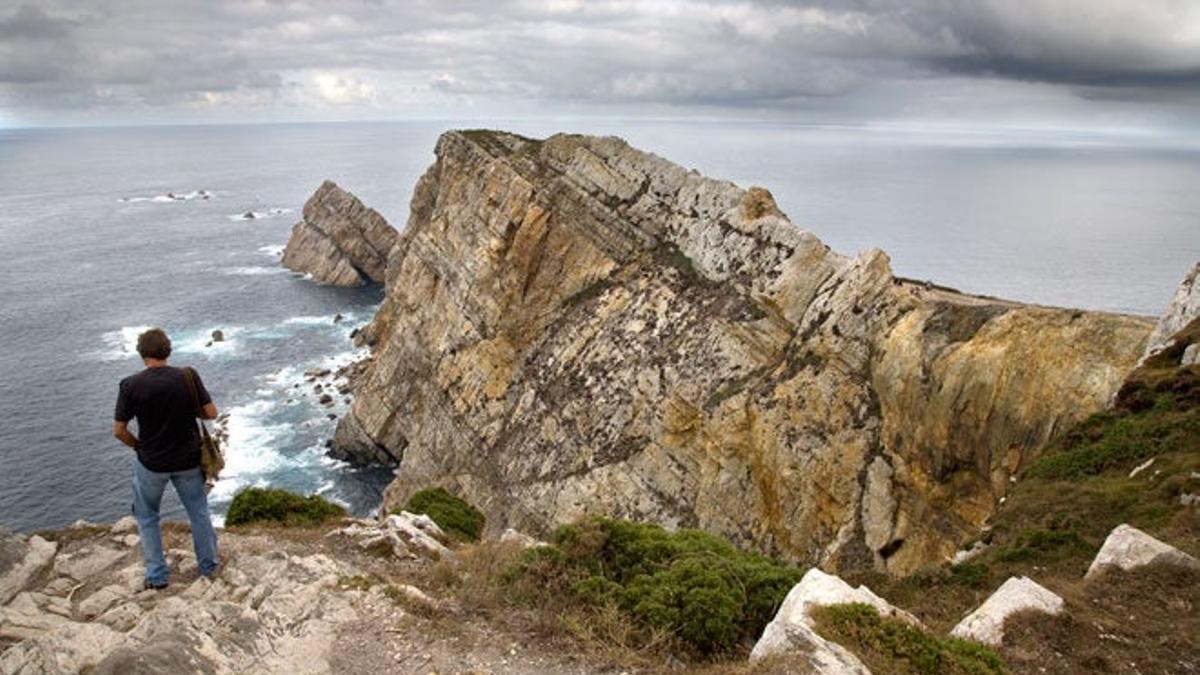 El Cabo de Peñas, en Asturias, constituye el punto más septentrional de la Península Ibérica.