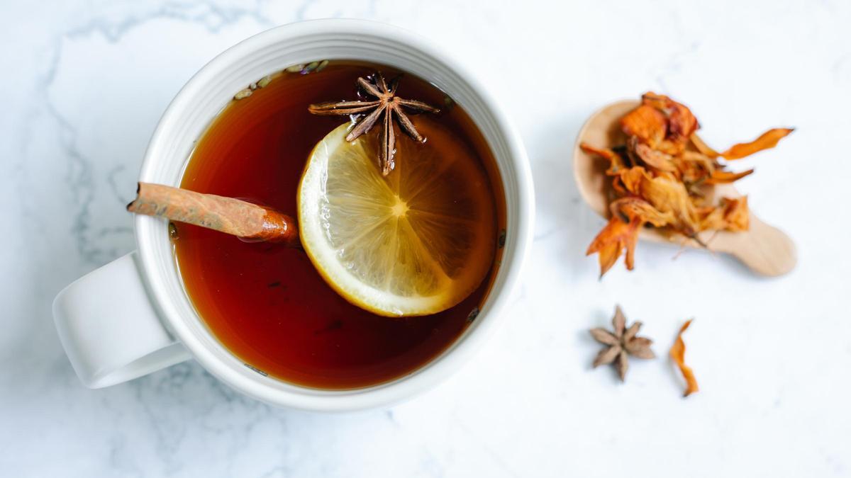 El té de hinojo con limón es una infusión ideal para bajar barriga