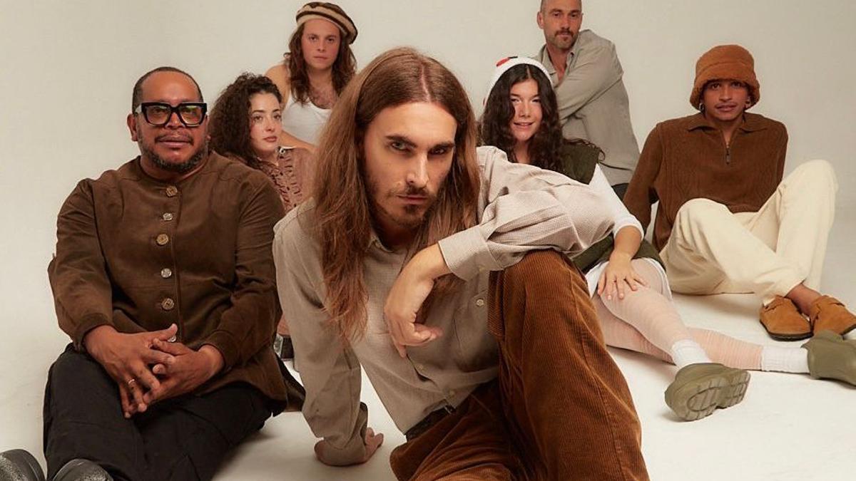 Carlos Ares con su banda.