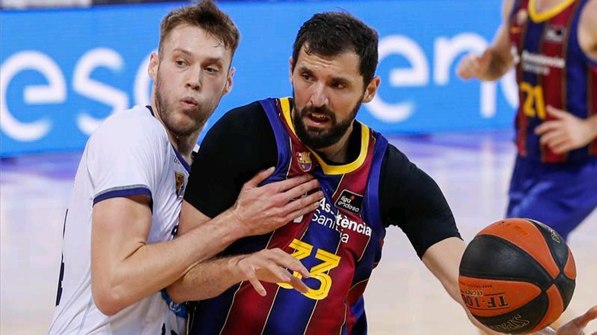 Mirotic, en una acción del partido ante el Obradoiro