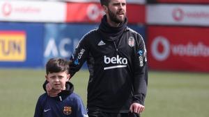 Miralem Pjanic, juntamente con su hijo Edin