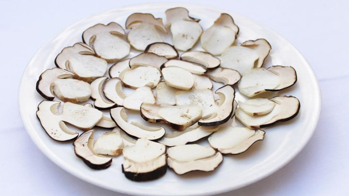 Carpaccio de boletus de María Luisa Banzo, chef de La Cocina de María Luisa.