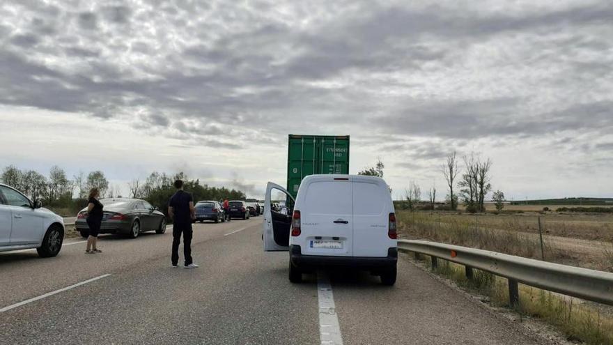 Retenciones en el vial. // FdV