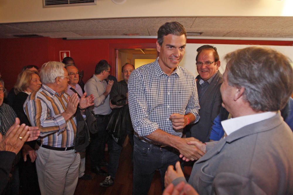 Pedro Sánchez es reuneix amb els militants a Girona