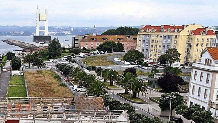 Solares vallados de A Maestranza que pertenecen a Defensa.