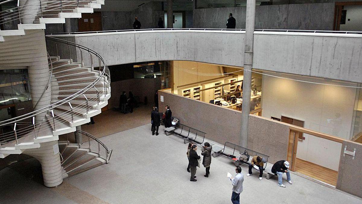 Interior del edificio de Nuevos Juzgados, en A Coruña.