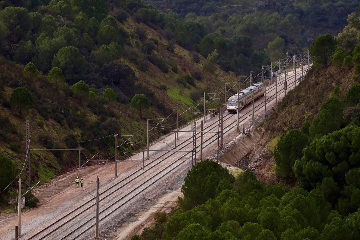 Vuelven a circular los trenes AVE e Iryo entre Córdoba y Madrid. Trenes pasando por Adamuz.