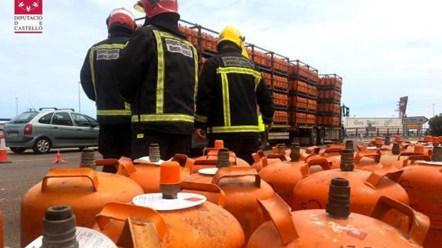 Vuelca un camión de botellas de gas en Vila-real