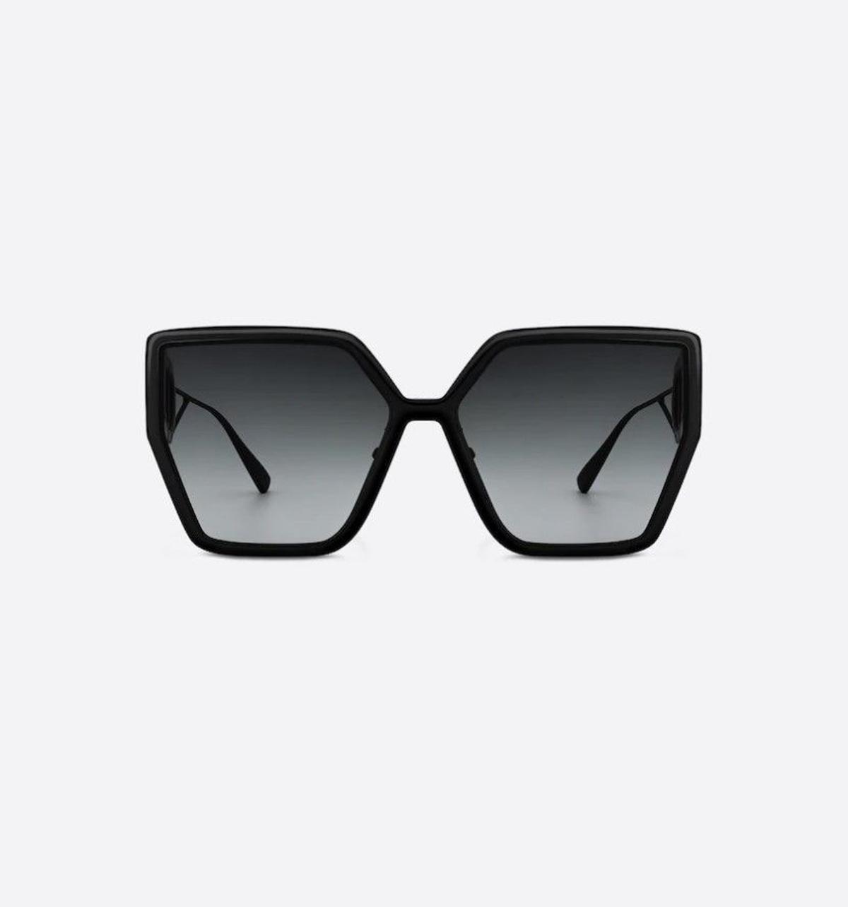Modelo de gafas con montura de mariposa de Dior