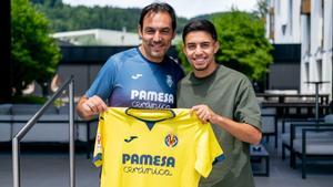 Ilias Akhomach, con la camiseta del Villarreal