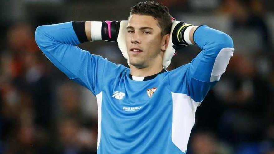 David Soria, durante un partido con el Sevilla.