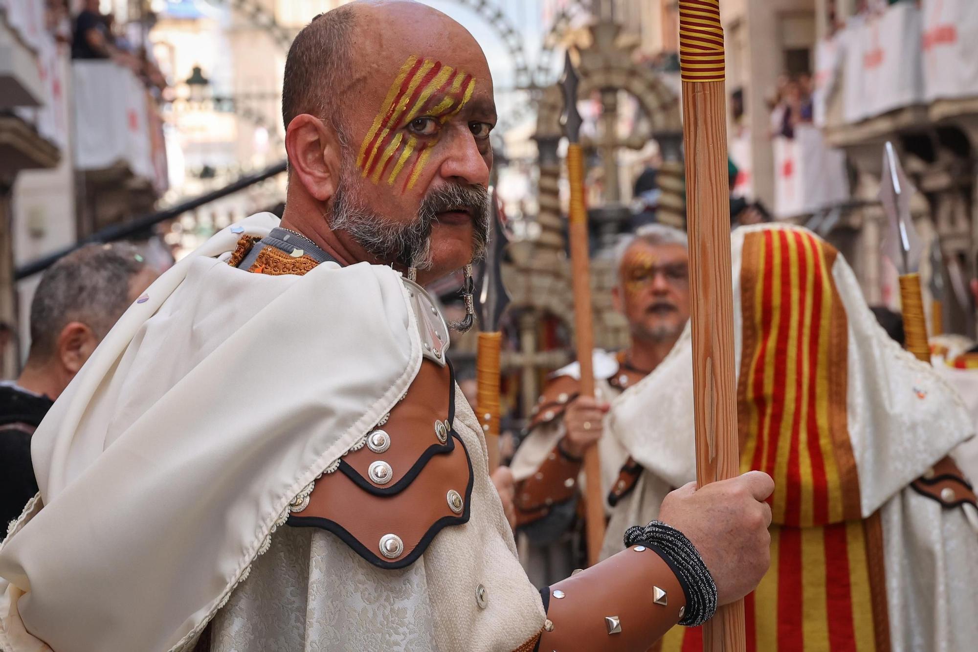 Alcoy se entrega al espectáculo de las tropas cristianas