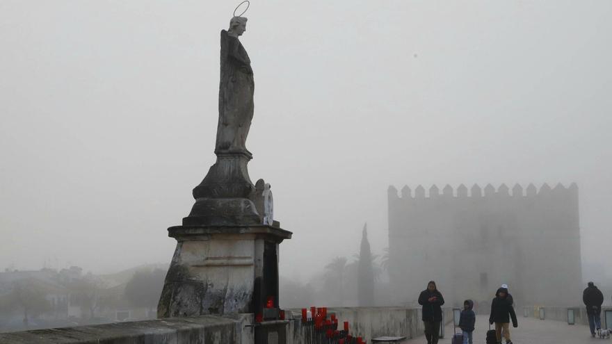 Córdoba, bajo un manto de niebla: ¿saldrá esta tarde el sol o volverán las lluvias?
