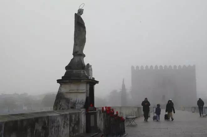 Córdoba, bajo un denso manto de niebla