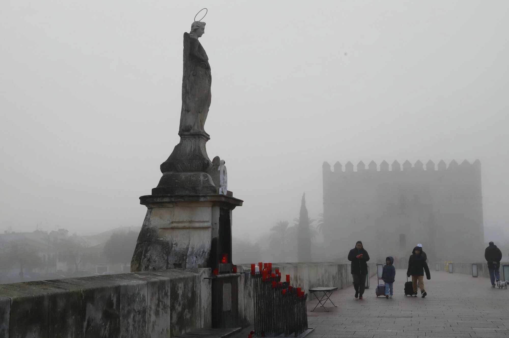 Córdoba, bajo un denso manto de niebla