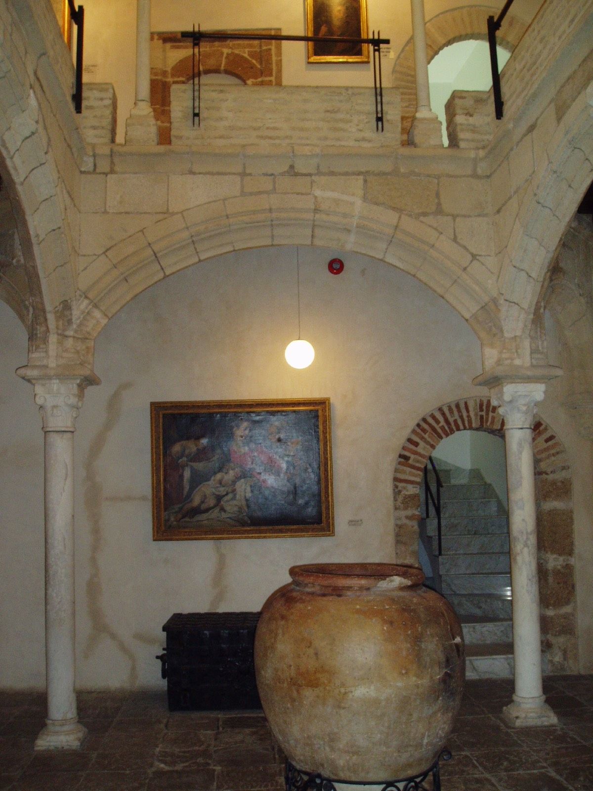 El interior de la Casa del Obispo en Cádiz en 2010
