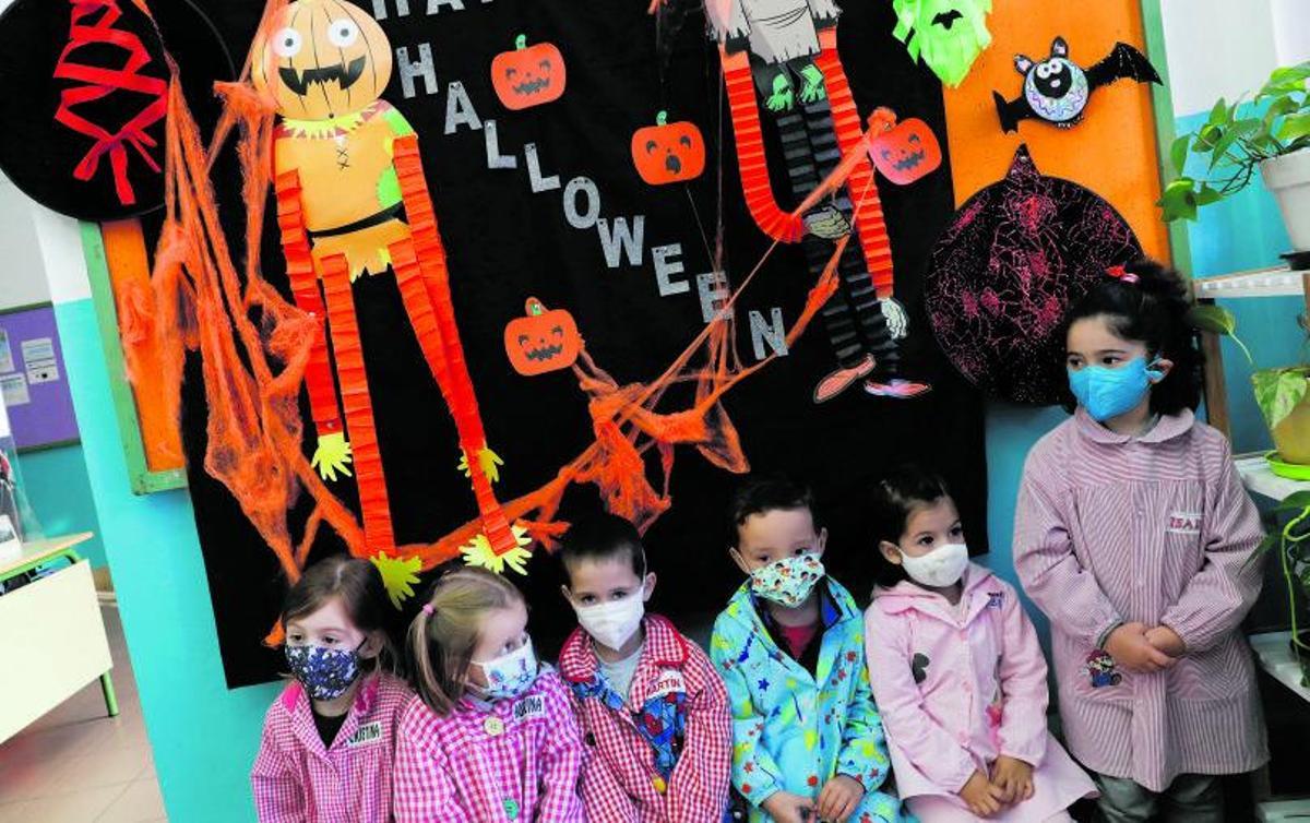 La escuelina del Quirinal, decorada con motivos de Halloween.