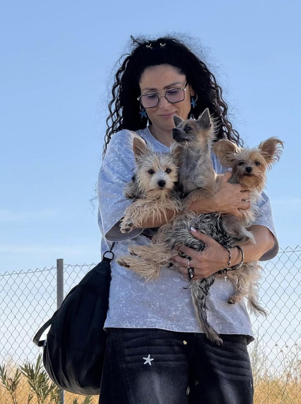 Rosa López tiene casi veinte mascotas en su casa