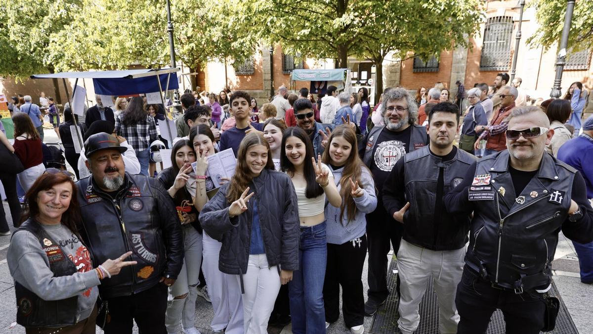 VÍDEO: El Mercado de Cooperativas y Asociaciones Educativas llena el paseo de Begoña