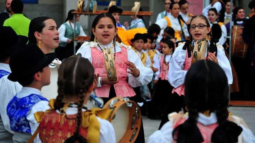 La música tomó ayer las calles más céntricas de Vilagarcía gracias a más de 35 grupos.