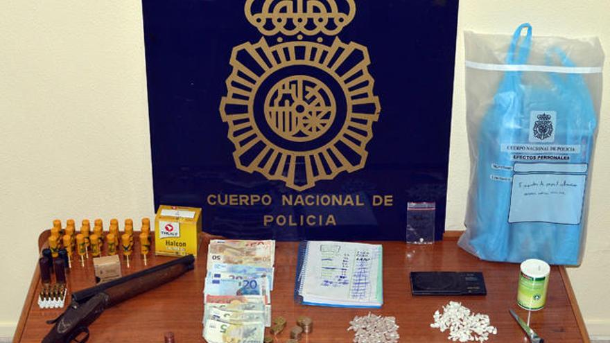 Los efectos incautados a la banda. // Policía Nacional