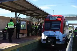 Las imágenes del tren accidentado en Cartagena tras el choque con una grúa