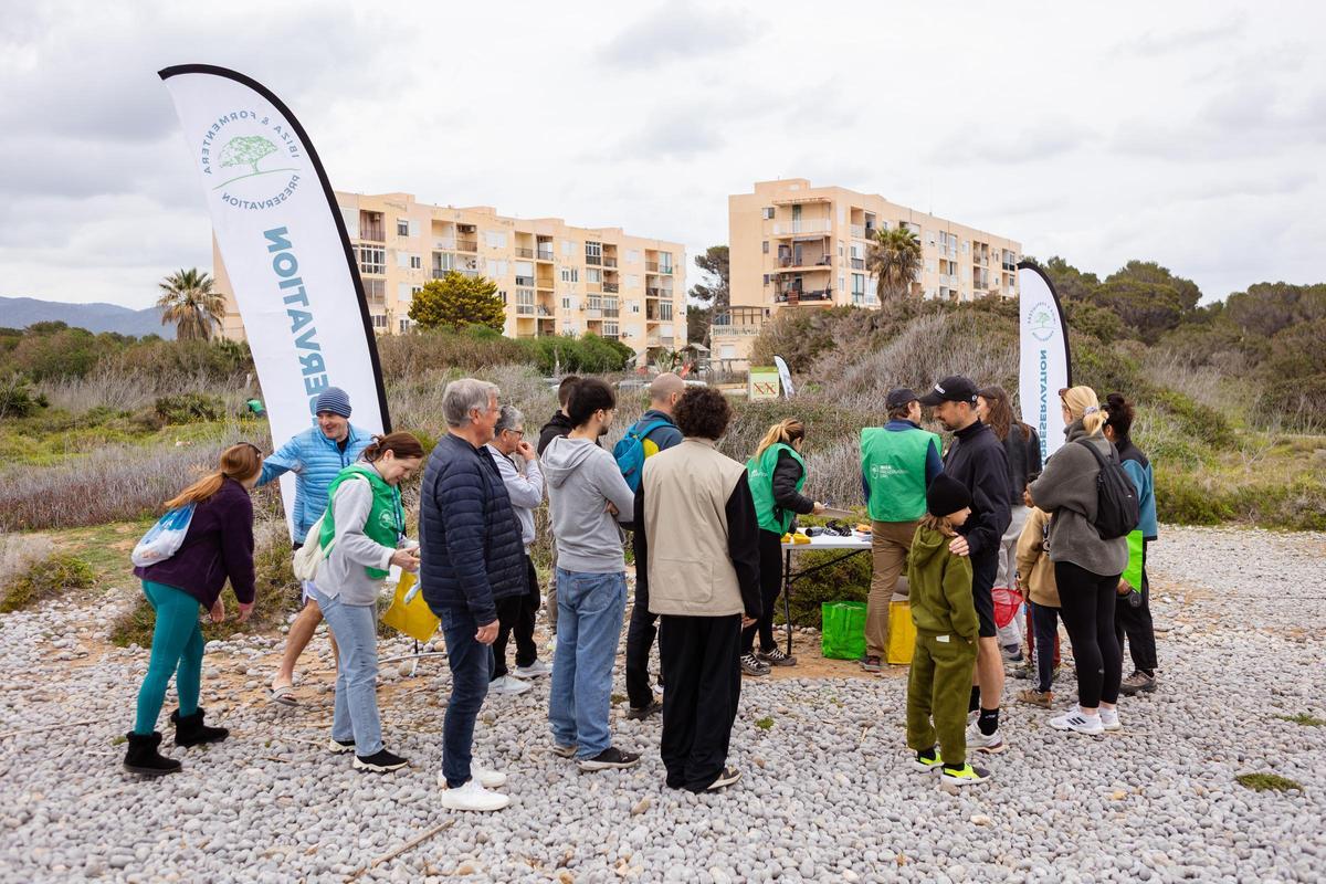 Todas las imágenes de la jornada de limpieza Tejiendo Futuro de Ibizapreservation