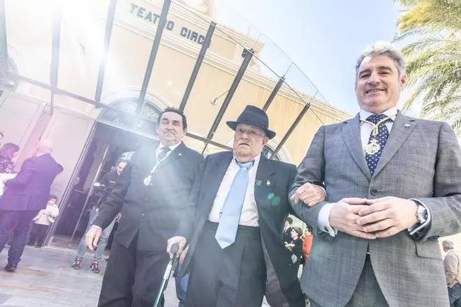 Aquí están las mejores imágenes del acto de nombramiento de Alfonso Ortuño como Hijo Predilecto de Orihuela en el Teatro Circo