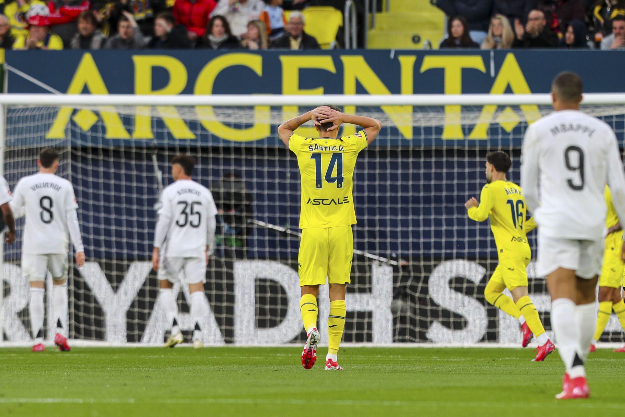 Santi Comesana of Villarreal CF laments during the Spanish league, LaLiga EA Sports, football match played between Villarreal CF and Real Madrid CF at La Ceramica stadium on March 15, 2025, in Villarreal, Spain. AFP7 15/03/2025 ONLY FOR USE IN SPAIN. Ivan Terron / AFP7 / Europa Press;2025;SOCCER;SPORT;ZSOCCER;ZSPORT;Villarreal CF V Real Madrid CF - LaLiga EA Sport;