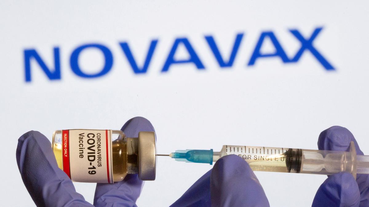 Un vial de la vacuna contra el coronavirus Novavax.