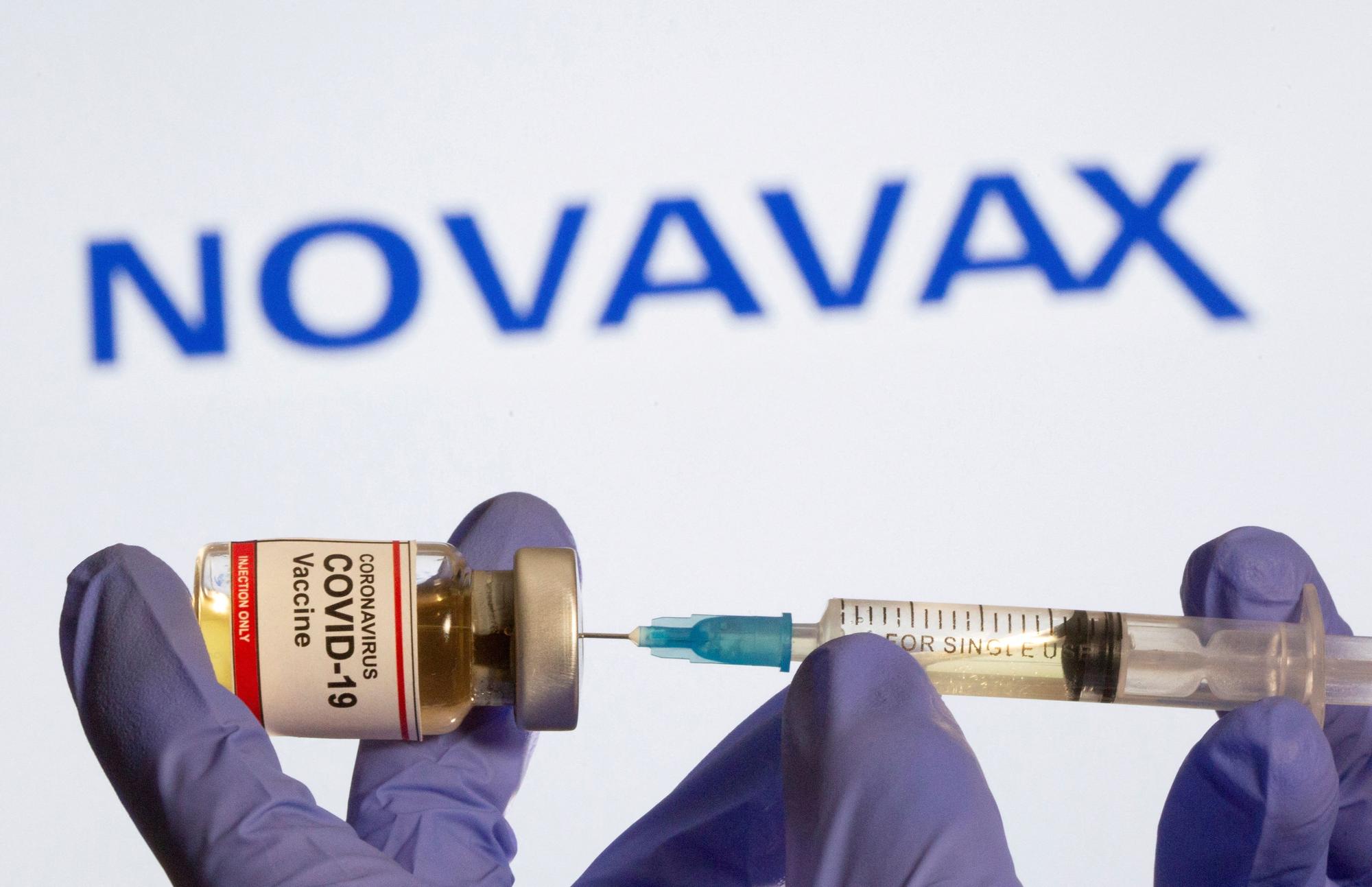 Un vial de la vacuna contra el coronavirus Novavax.