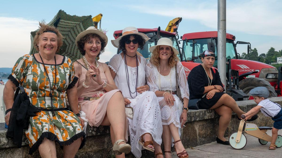 Un grupo de asistentes a la última edición de la Feria Modernista de Sada.