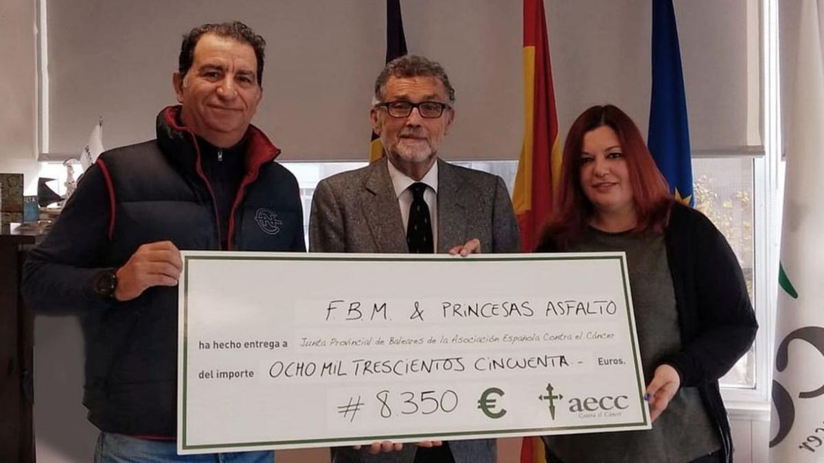 Ls Ruta ‘Chalecos Rosas’ recaudó 8.350 euros para la AECC  | R.D.
