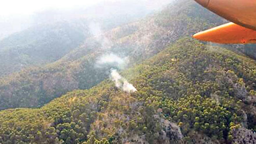 Un rayo provoca un pequeño incendio forestal en Caimari
