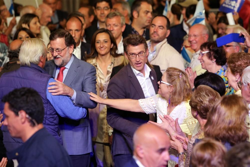 El Partido Popular cierra su campaña con un mitin ante cientos de simpatizantes en el Teatro Afundación de García Barbón