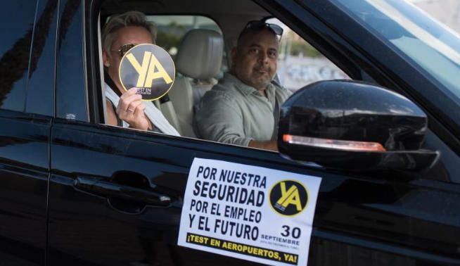 Caravana para reclamar test en Canarias.