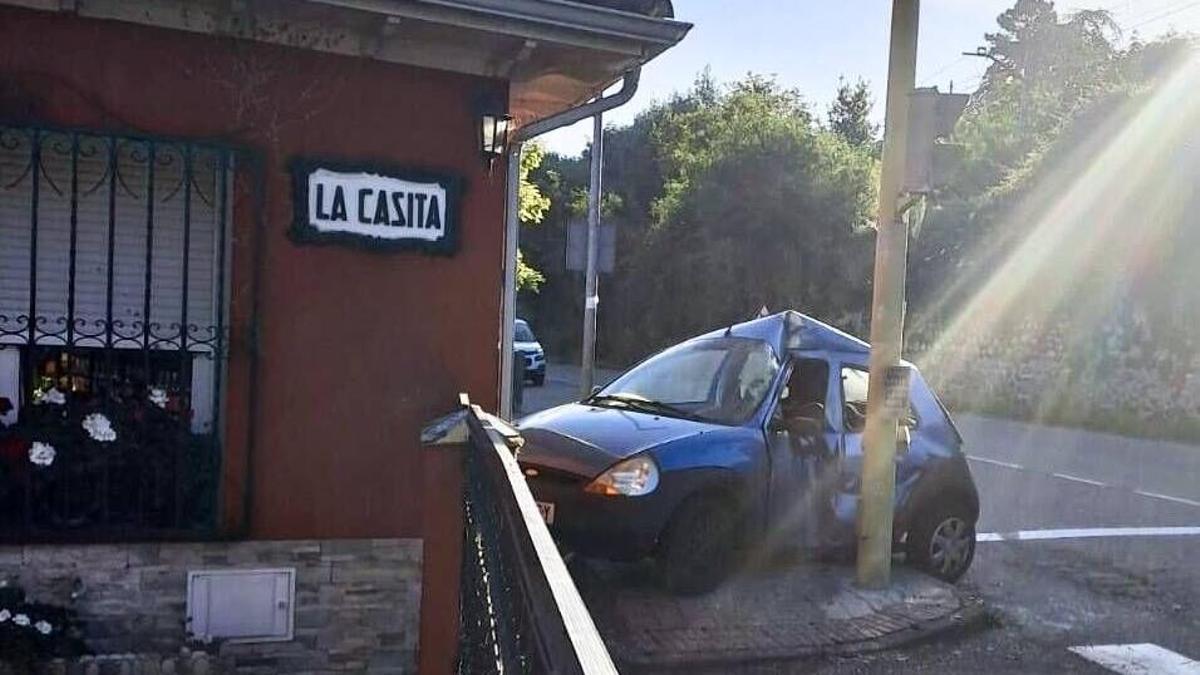 El coche siniestrado en Riberas.