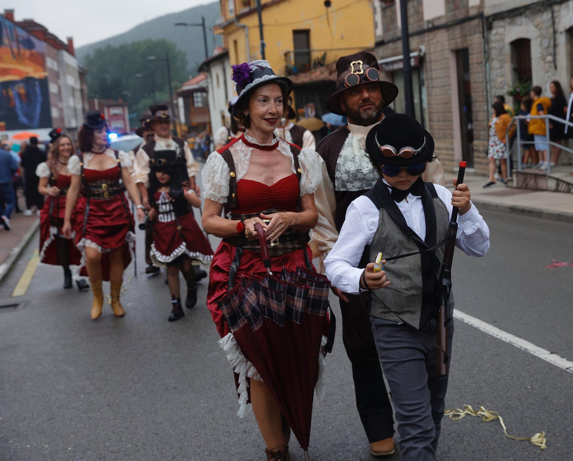 Olloniego se disfraza para animar las fiestas de San Antonio