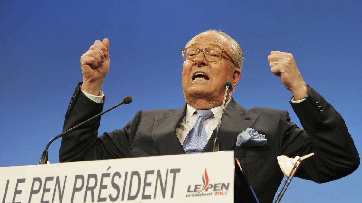 El fundador del Frente Nacional, Jean-Marie Le Pen, durante un mitin en la campaña de las presidenciales de 2007.