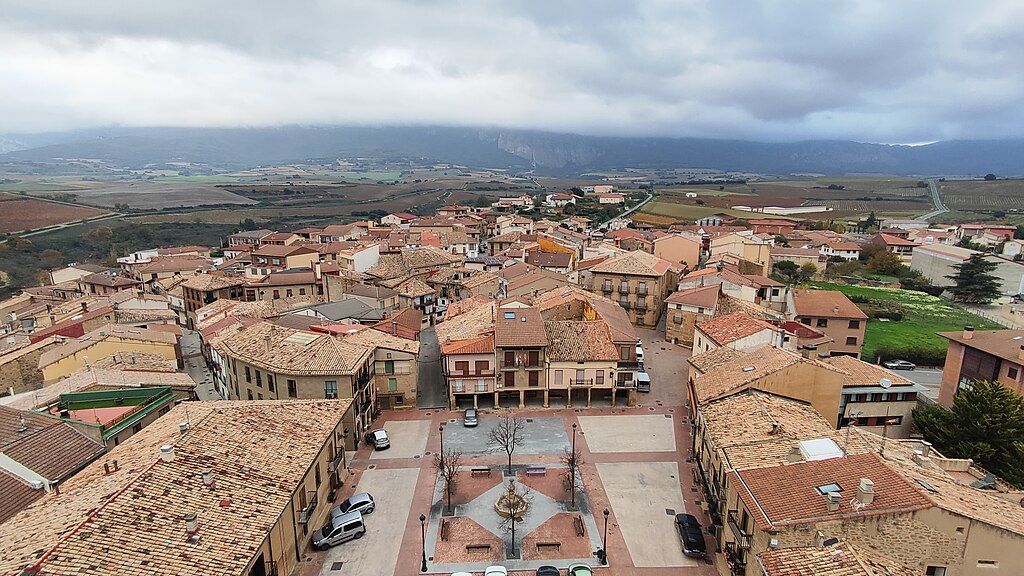 El dolmen se encuentra muy cerca de la localidad alavesa de Elvillar.