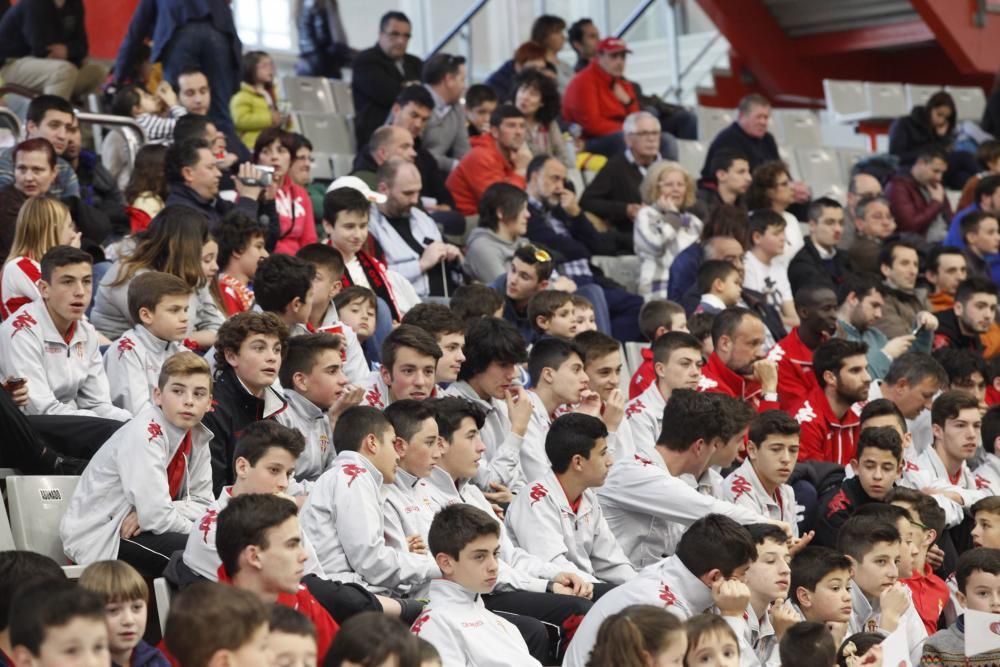 Partido benéfico entre exjugadores del Sporting y del Oviedo en favor de la Asociación Adansi