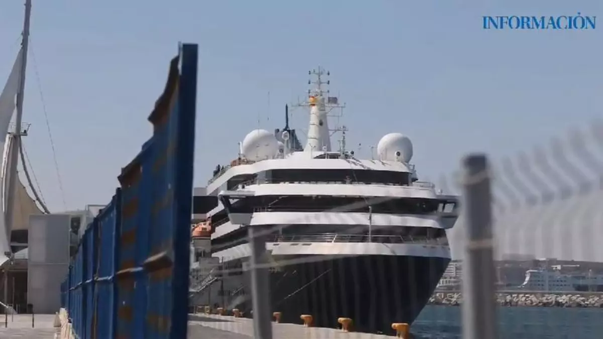 Atraca en Alicante el crucero de los millonarios