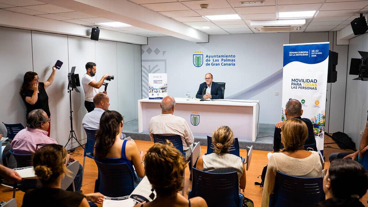 El concejal José Eduardo Ramírez presenta el programa de la Semana Europea de la Movilidad.