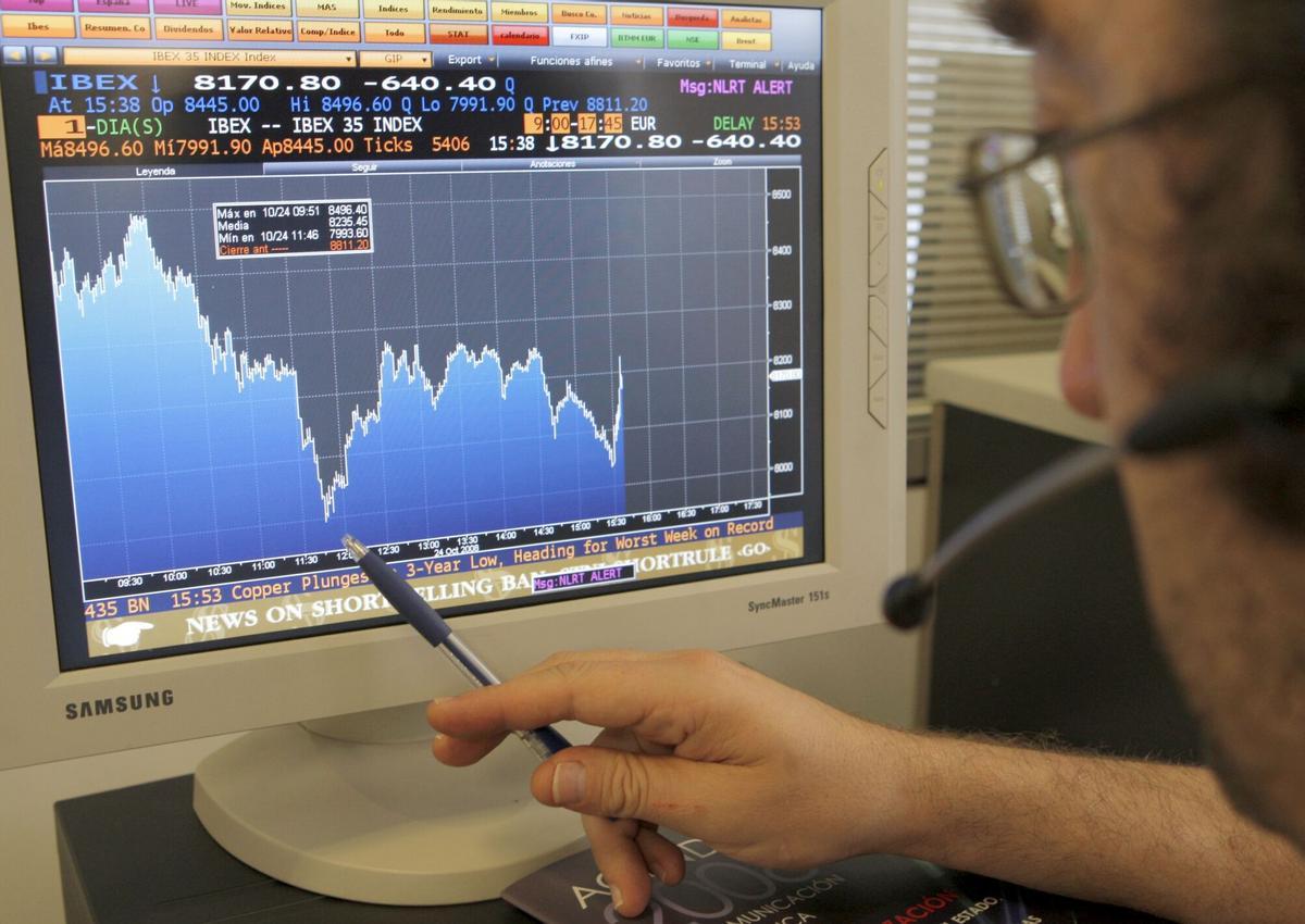 El petroli puja  i l’Ibex 35  tanca amb  una caiguda  de l’1%