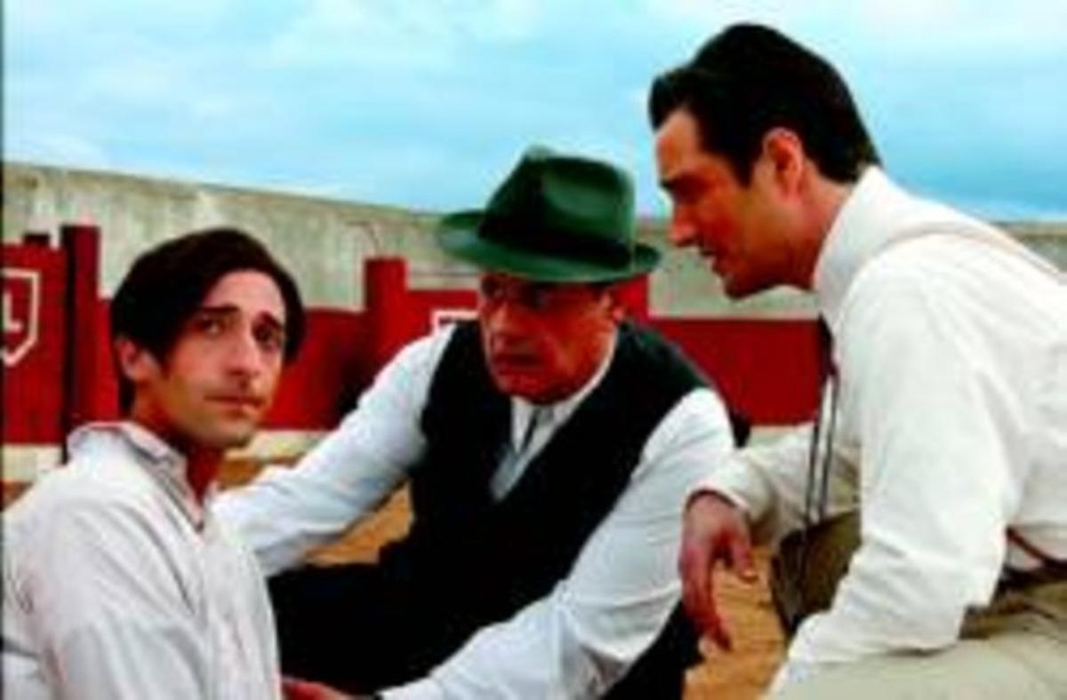 Josep Linuesa (a la dreta), amb Adrien Brody i Juan Echanove en una escena de la pel.lícula Manolete. Josep Linuesa (a la dreta), amb Adrien Brody i Juan Echanove en una escena de la pel.lícula Manolete.