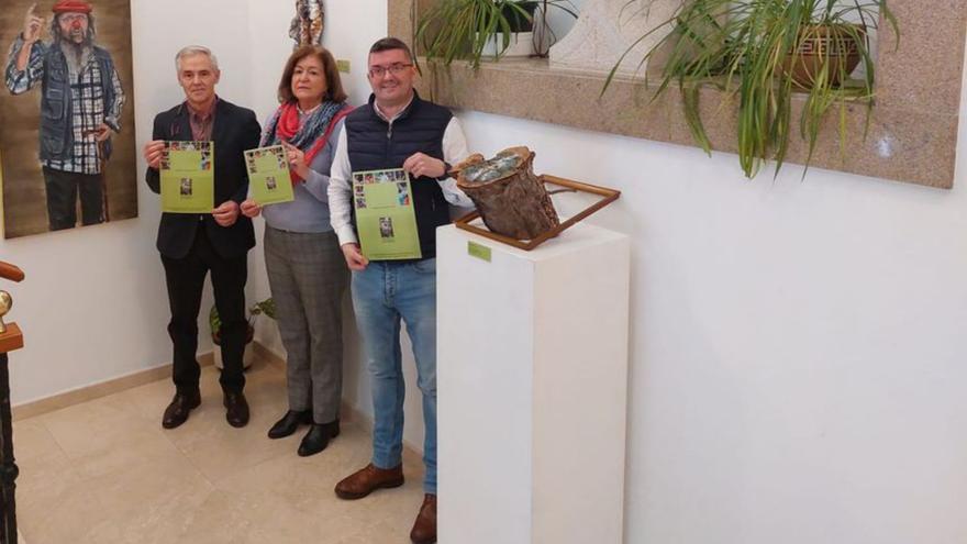 Autoridades y organizadores de la muestra.