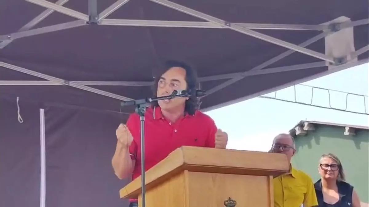 Las críticas al Principado del alcalde socialista de Llanera justo antes de anunciar su dimisión: "No esperéis que os solucionen nada, uníos contra esa política que ni sabe ni siente el medio rural"