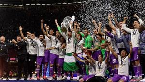 zentauroepp38731713 real madrid captain sergio ramos lifts the trophy after real170603231156